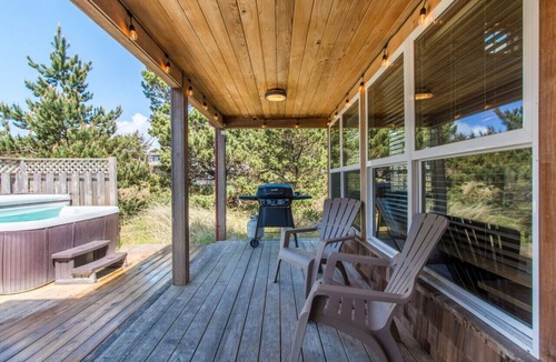 Shorepine Village House | Beachcomber`s Retreat