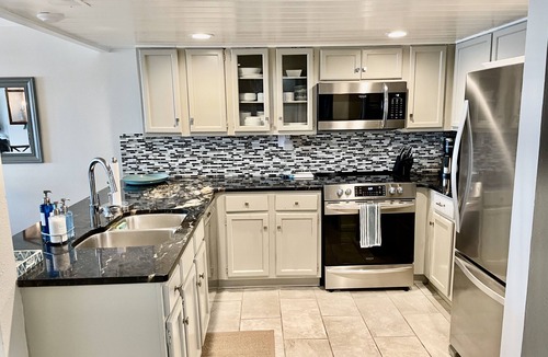 Sunnyside House | Beachfront 3-bedroom vacation home 1000 feet of beach just outside your door