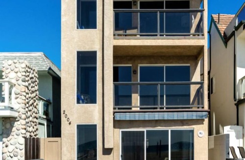 West Newport Condo | Beachfront Condo - 2nd Floor - "Beatrice"