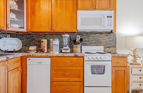 Panama City Beach Apartment | Beachfront Studio, Free Beach Service included with stay