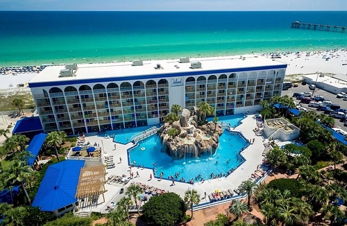 Fort Walton Beach Hotel | Beachside Comfort Stay with Pools Near Island Dining | 2 Units