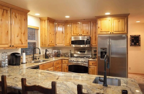 Big Bear Lake House | Bear Mtn Chalet. Walk 2 Zoo, Bear Mtn, Golf. Games