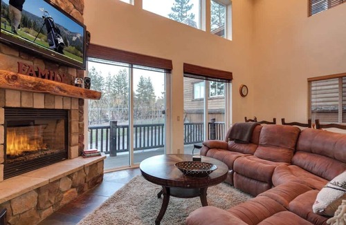 Big Bear Lake House | Bear Mtn Chalet. Walk 2 Zoo, Bear Mtn, Golf. Games