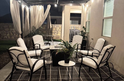 Chamberino House | Beautiful 3-bedroom house with hot tub off Country Club Ave in Westside El Paso!