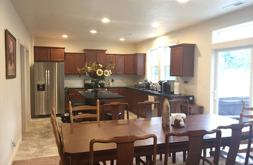 Deschutes River Woods House | Beautiful 6 bedroom, 3 bathroom house custom built for vacation rental.