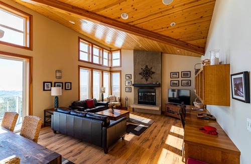Happy Camp Hideaway House | Beautiful Beach Front home!