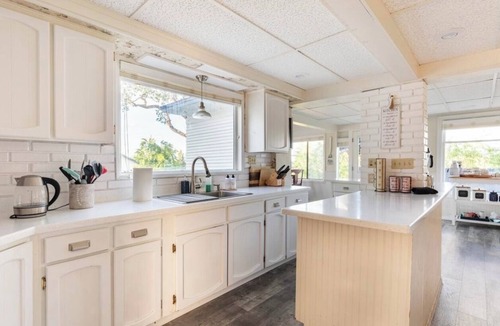 Central Point House | Beautiful Country Home located outside of Jacksonville with pool!