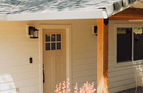 Columbia Cottage | Beautiful High End Get Away Home- Visit Lassen National Park & Whiskeytown Lake