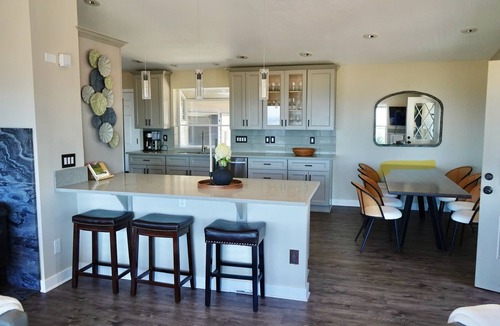 Newberg House | Beautiful home, stunning views in the heart of the wine country.