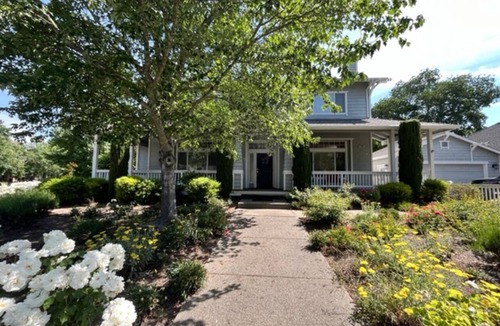 St. Helena House | Beautiful Home Walking Distance St Helena and Meadowood resort privileges.