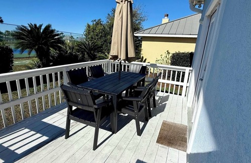 Miramar Beach House | ⭐️Beautiful House In Maravilla! 5-Min Walk to Beach! Beachfront Pool, Hot Tub!⭐️