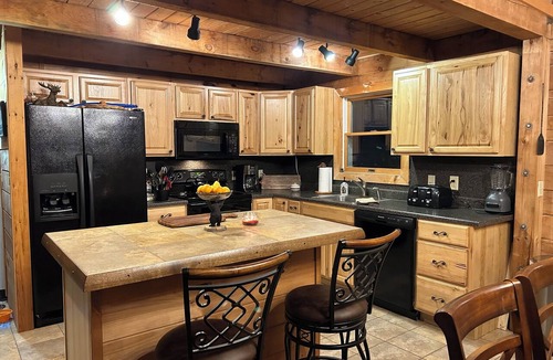 Lincoln Cabin | Beautiful lakefront 4-bedroom log home on 2 acres with sandy beach, private dock