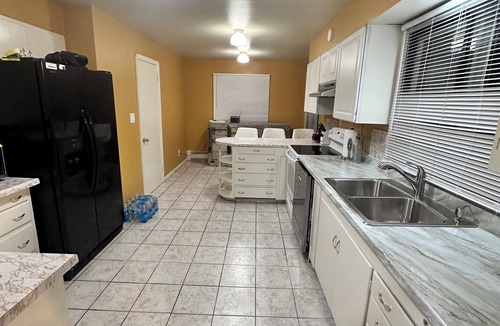 Hillsboro House | Beautiful large family home for families, family reunions and more.