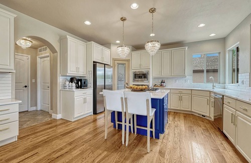 Flying Horse House | BEAUTIFUL PROPERTY.5 MIN FROM AIR FORCE. 5200 SQ FT. 5 BR. 5 BR. LG. Patio