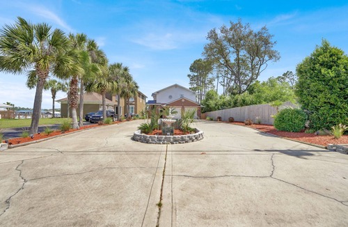 Biltmore Beach House | Beautiful South Lagoon House 4 BED 4 BATH, Boat Dock, no parking nightmares