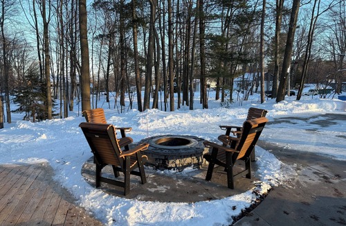 Trowbridge Park House | Beautifully remodeled 2-bedroom house in Marquette Bike, Hike, & Golf the U.P.