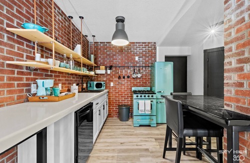 Tontitown House | Beautifully renovated 1800 SF home where modern amenities meet classic style .