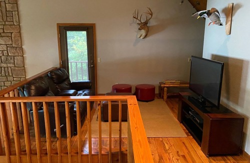 Springdale Cabin | Beaver Lake Paradise with Bunkhouse