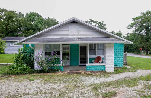 East Pensacola Heights House | Bee Our Guest: EPH, Close to Downtown and Beach!