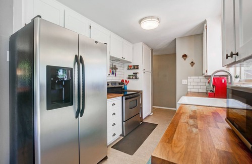 Orchard District House | Bend Adventure Retreat ~ Hot Tub, Movie Room & Near Downtown