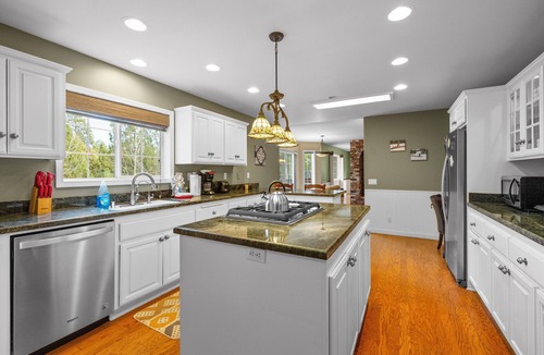 Eagle Mountain Estates House | Big Bear Nest at Eagle Mountain - Game Room, Pool Table, Ping Pong, Foosball, Jet Tub, 3 Fireplaces