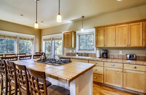 RiverWild House | Big Canyon - Elegant & Spacious, 3 Master King Suites! Community Hot Tub (and Seasonal Pool)