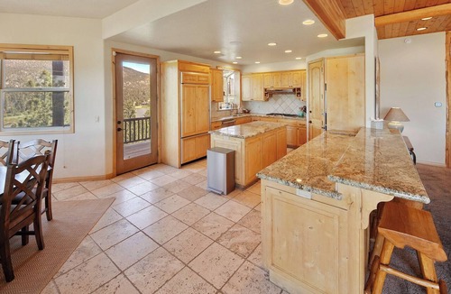 Castle Glen Estates House | BIG Lake Views/AC/King Beds/Garage/Balconies/Games/Snow Summit, Marina, Village