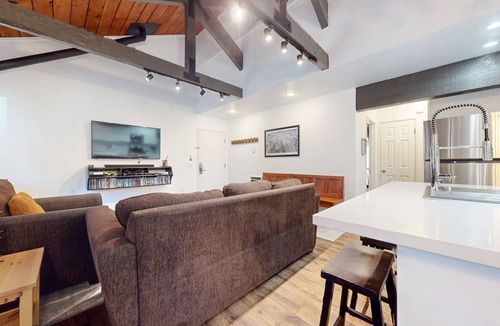 Majestic Pines Condo | Bigwood 63 Cozy Mountain Home, 1 Car Garage, Close to Eagle Lodge by RedAwning