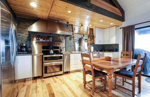 Majestic Pines Apartment | Bigwood #80 condo