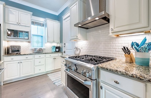 Watercolor House | Bikes, Wet Bar, 2 King Bedrooms~Walk to Seaside