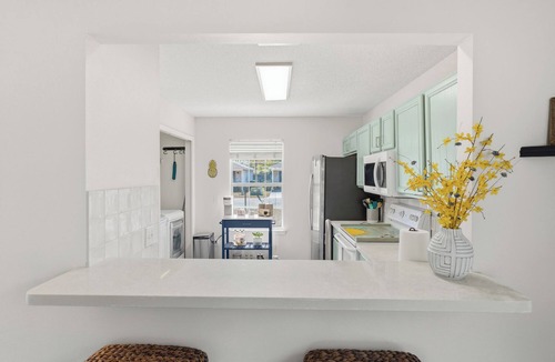 Pensacola House | Blue Angles Flyover, 7 Miles to Perdido Key, Pet Friendly!