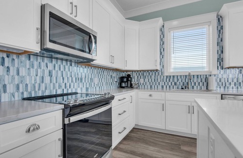 Navarre Beach House | Blue Chair | 🚤 Boater’s Paradise | Pool | Dock | Outdoor Bar | Pet Friendly 🐾