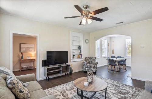 Bunkers Cove House | Blue Cove Retreat - 3 Bedroom wPrivate Pool. Sleeps 6. Quiet Community Close to Fishing Marinas.