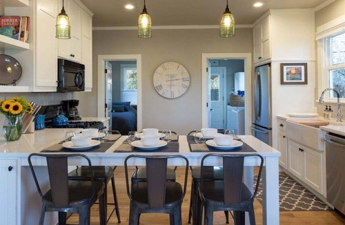 Old Bend House | Bluebird Day - Fuller Cottage in Bend, OR: Charming 3-bedroom getaway with hot tub.