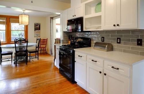 River West House | Bluebird Day - Lavender Cottage, Experience cozy comfort in scenic Bend, OR.