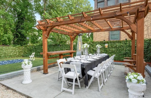 East Lansdowne House | Book Now, Lounge & Cozy Pergola Vibes Lounge & Grill, Sleeps 12