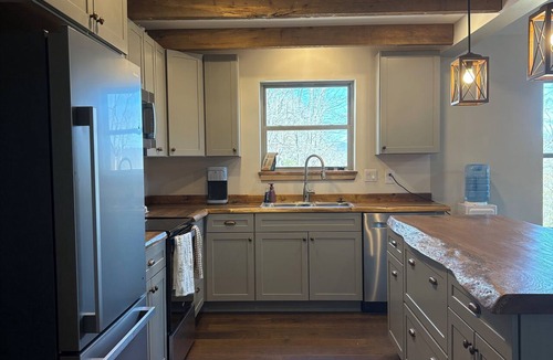 Ligonier House | Brand New 3-bedroom house in adorable Ligonier