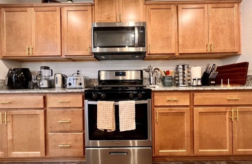 Chowchilla House | Brand New, 5 Bedroom/3 Bath Home- On your way to Yosemite!