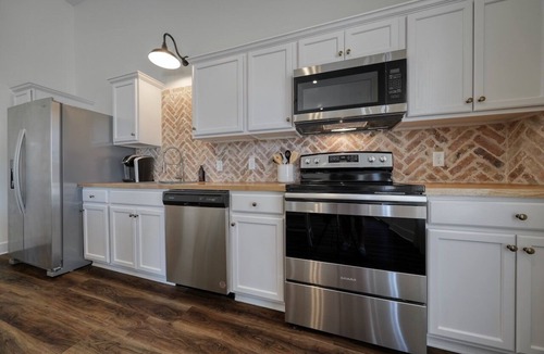 Lindale House | Brand New, Beautifully Appointed, Country Cottage!
