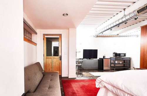 Southern Crossing Apartment | Brick Brownstone Living in the most desired neighborhood in Bend.