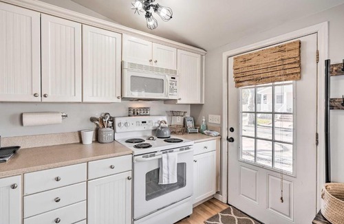 Lake Como House | Bright Belmar Cottage < Half Mi to Boardwalk!