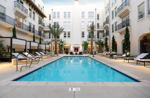 San Bernardino County Apartment | Bright King 2B2B｜Pool & Spa｜Smart 4K TVs in all Rm