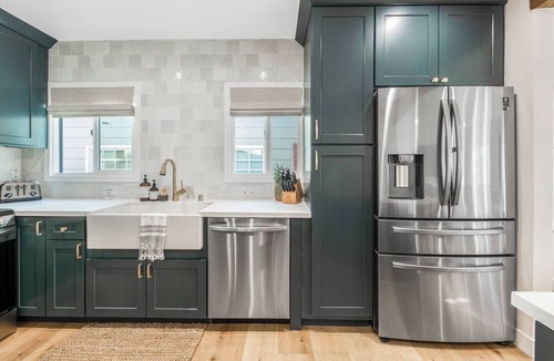 Huntington Beach House | Bungalow Beach House Fully Remodeled, Sleeps 6, Walking Distance to Beach/Parks