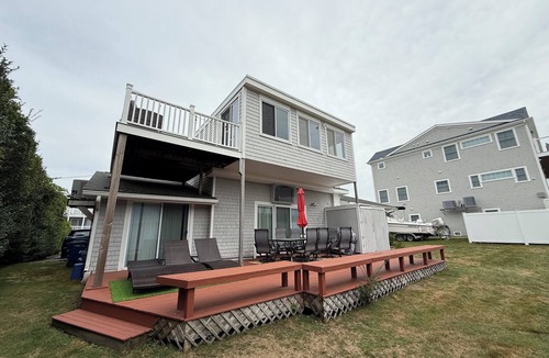 Falmouth House | By the Water - Steps to the Beach - 4Br, AC, Views of Vineyard Sound
