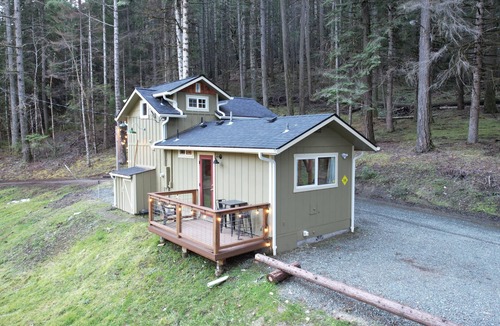 Sunny Valley Cabin | Camp 505 - Little Cabin in the Woods Sunny Valley Oregon