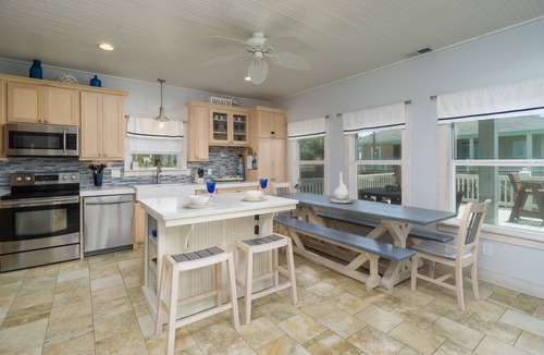 Port Bolivar House | Cape Escape - Taste of Martha's Vineyard on Crystal Beach. Hot Tub w/view!