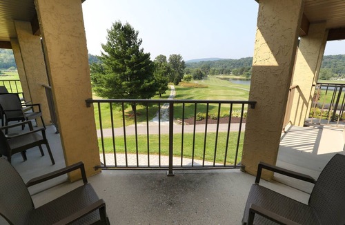 Fairfield Hotel | Carroll Valley Retreat | King Deluxe + Pool & Golf