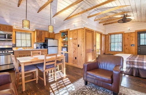 Lake Junaluska Cottage | Carruth Cottage - Studio APT, Walk to Lake Junaluska Conference Center, Lake