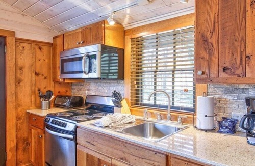 Lake Junaluska Cottage | Carruth Cottage - Studio APT, Walk to Lake Junaluska Conference Center, Lake