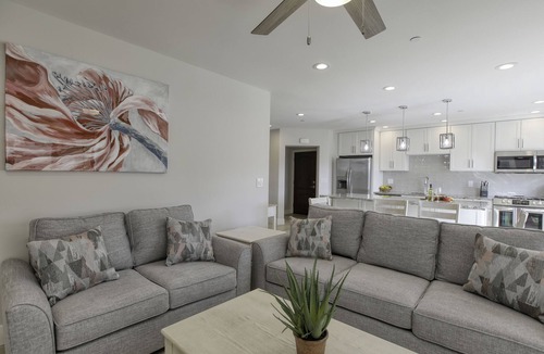 Callender House | Casa Blanca 3Bdrm Home Steps from Beach, Golf & Wine